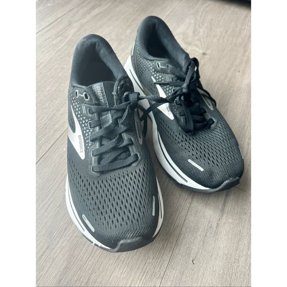 Brooks Ghost 14 Athletic Road Running Shoes Women’s Size 7 Black White 1203561
